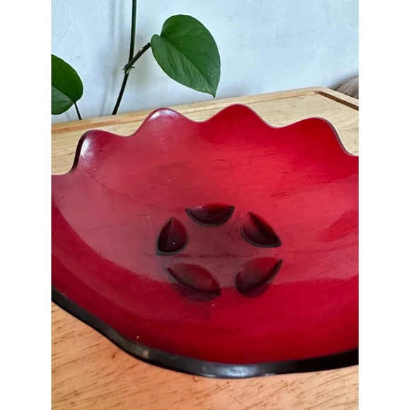 Scalloped Shell Bowl - Picture 5 of 8